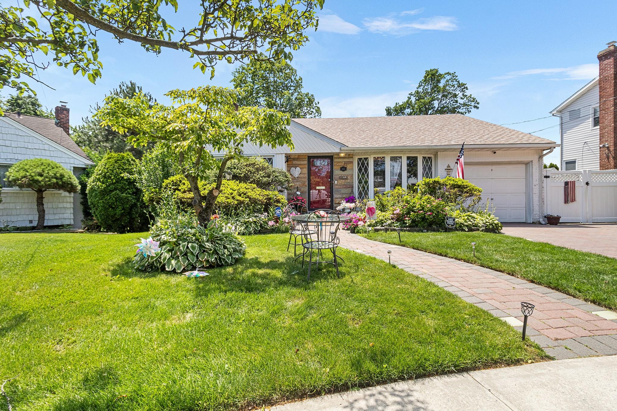 883 Saint James Place Property Photo 1