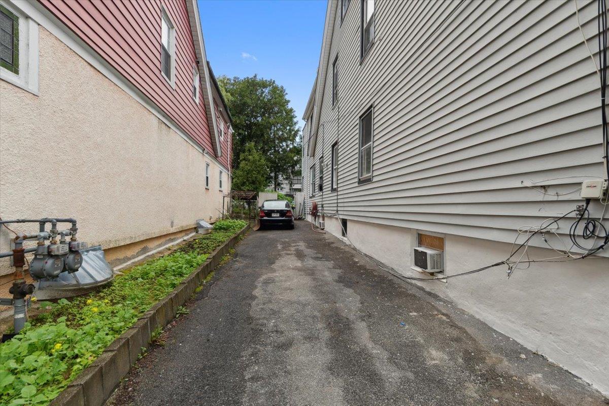 317 Hawthorne Avenue Property Photo 2