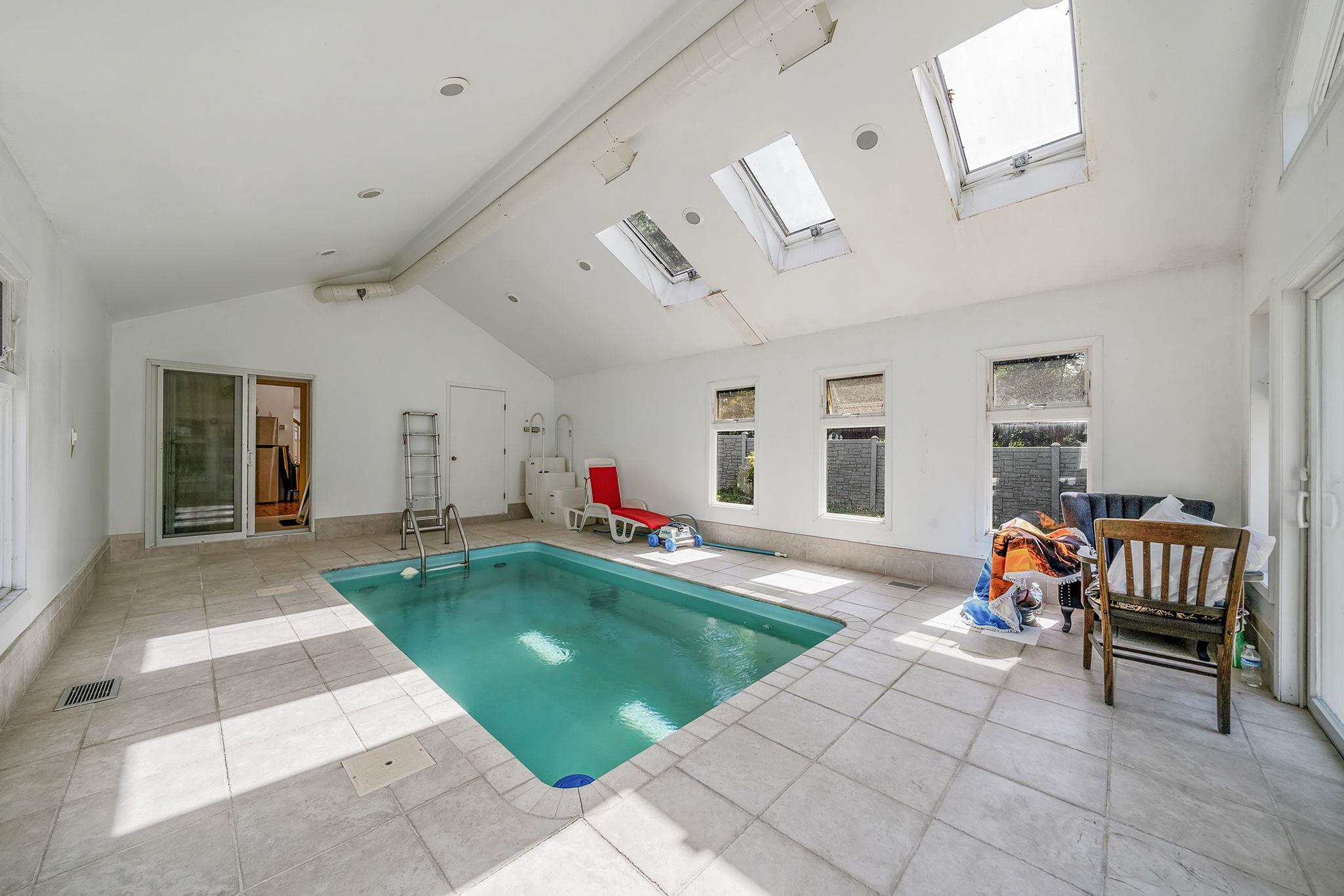 26 Liber Boulevard Property Photo 2