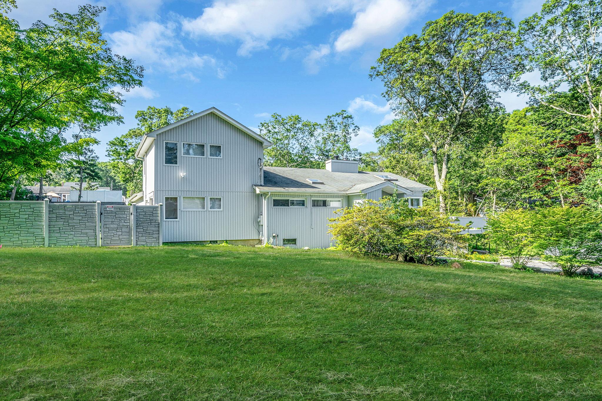 26 Liber Boulevard Property Photo 6