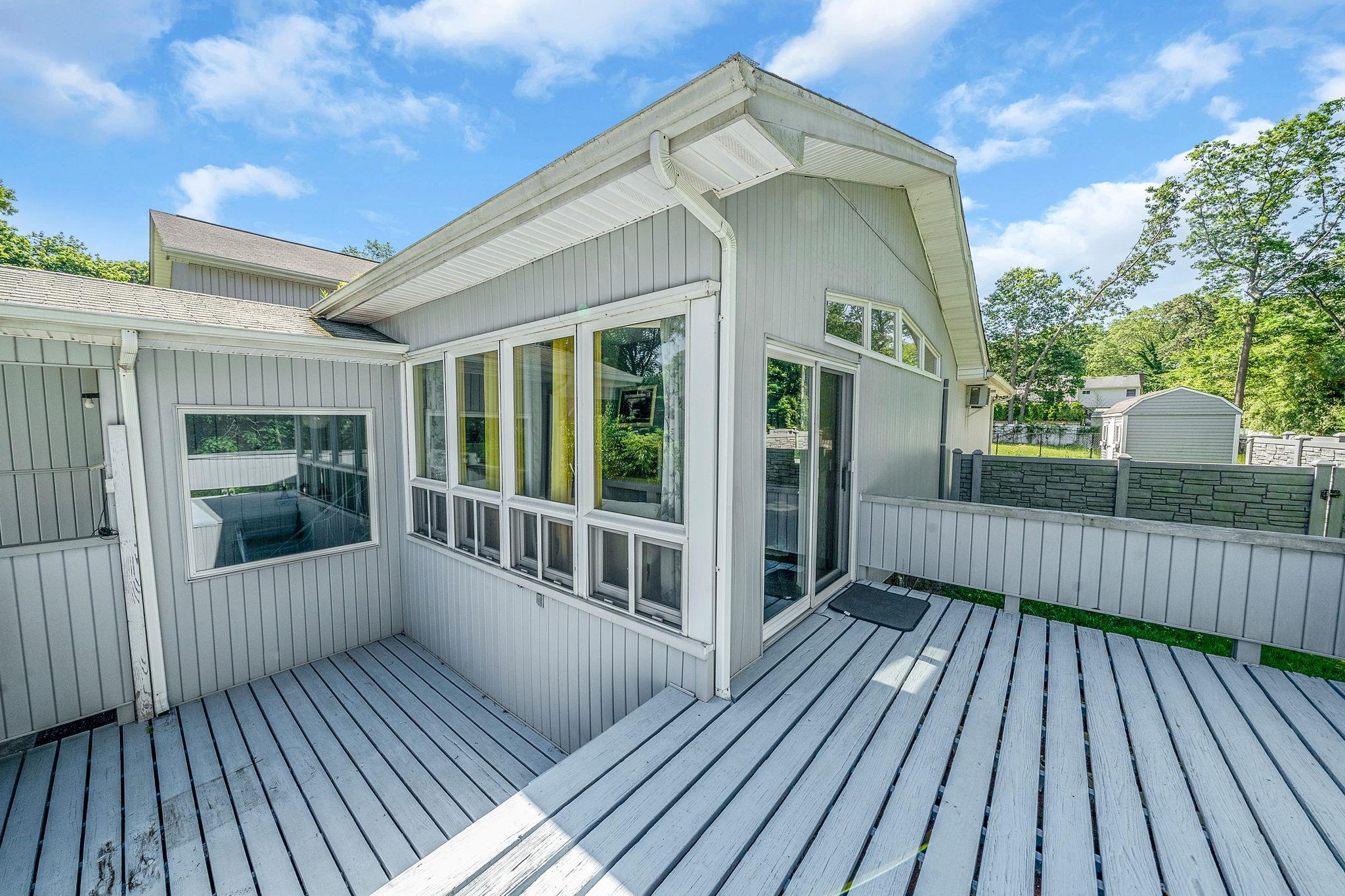 26 Liber Boulevard Property Photo 8