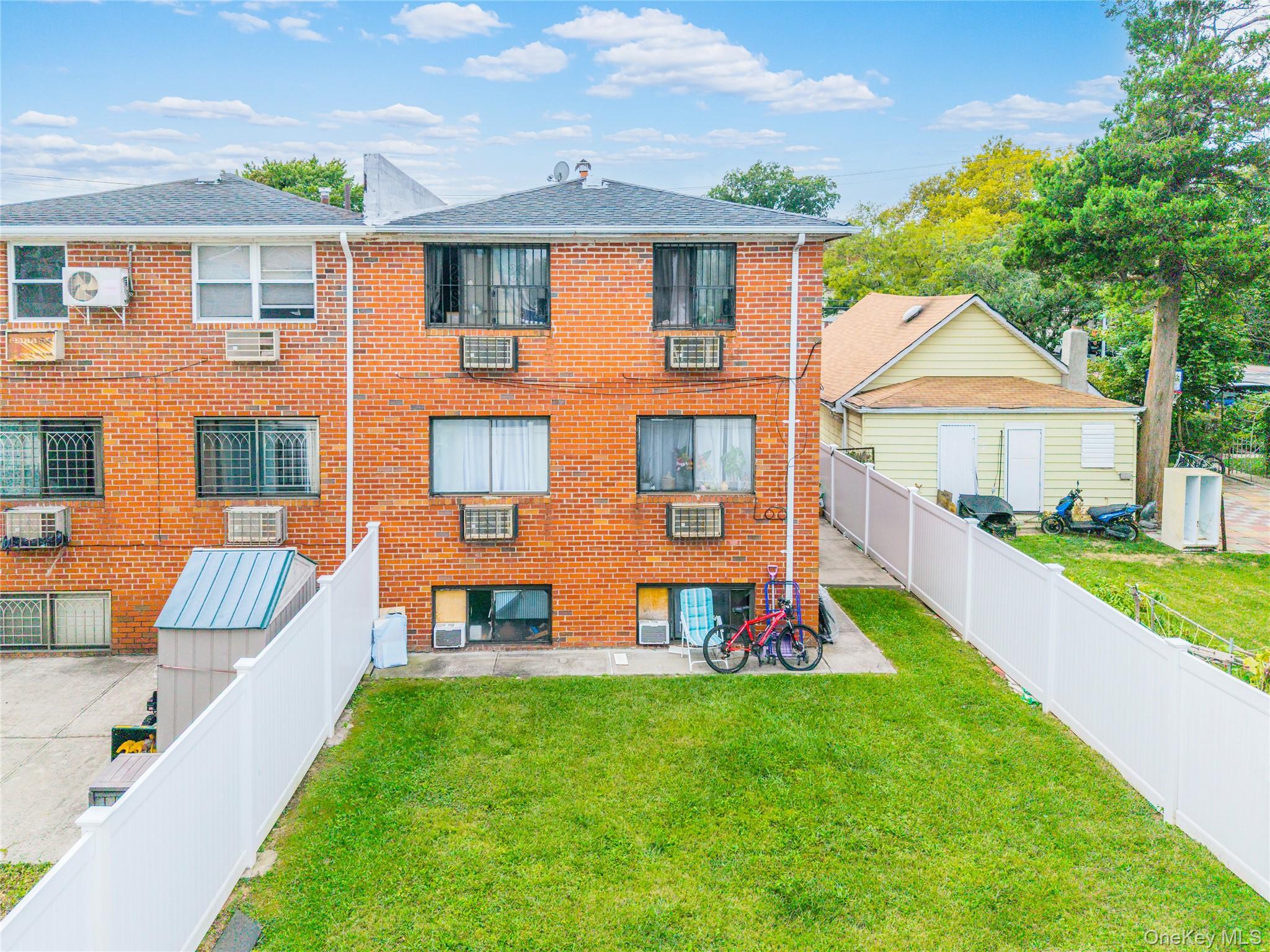 7511 164th St Property Photo 3