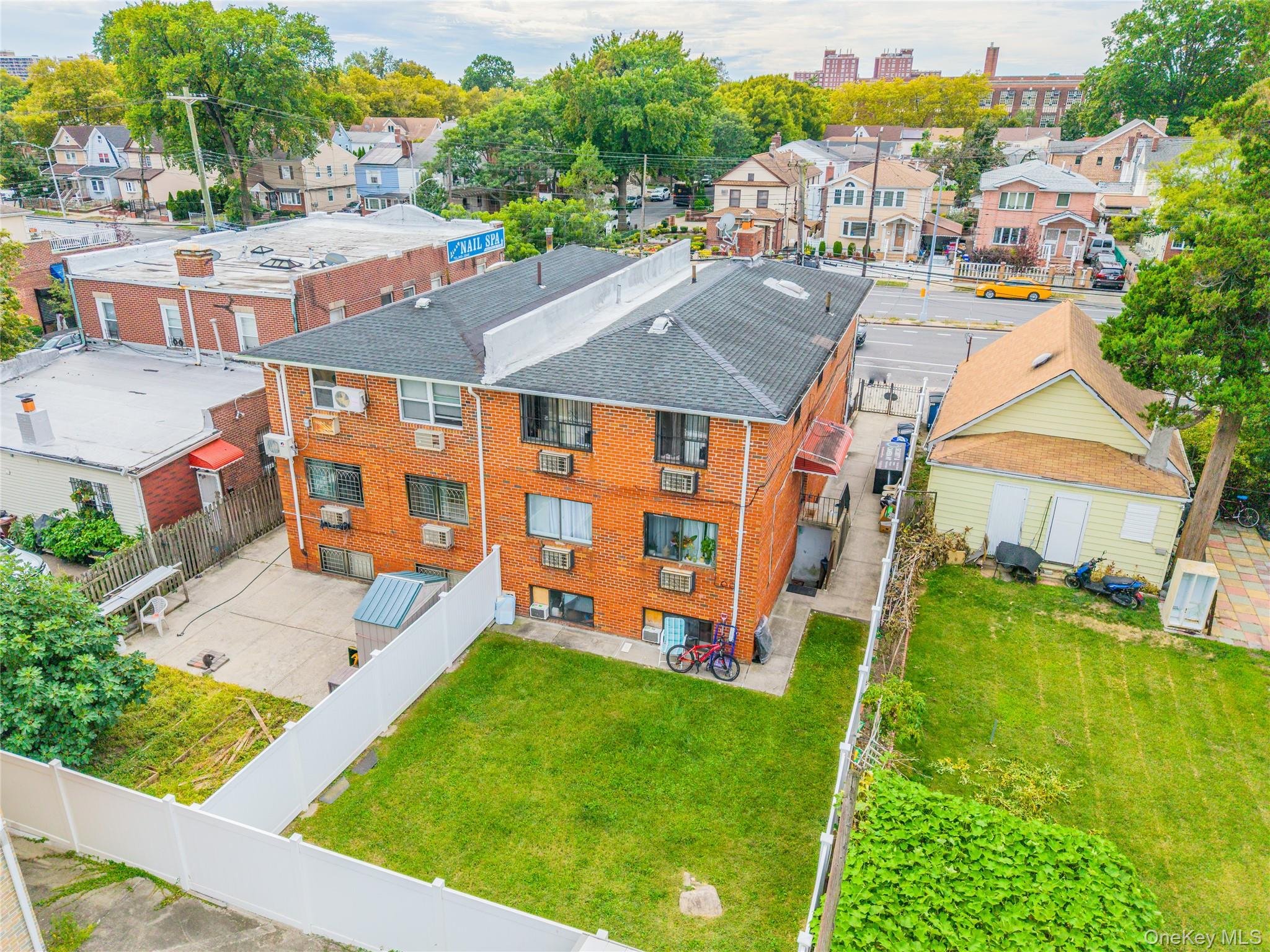 7511 164th St Property Photo 4