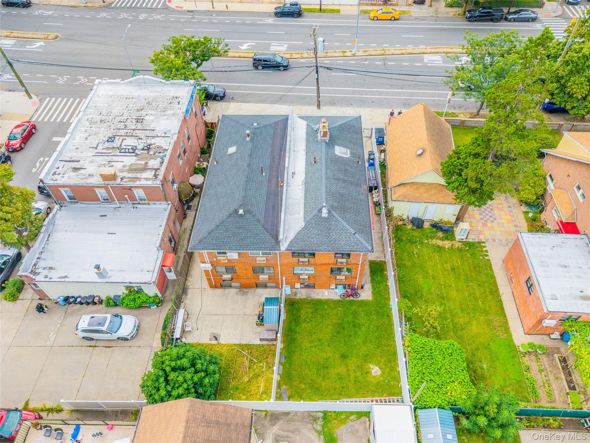 7511 164th St Property Photo 6