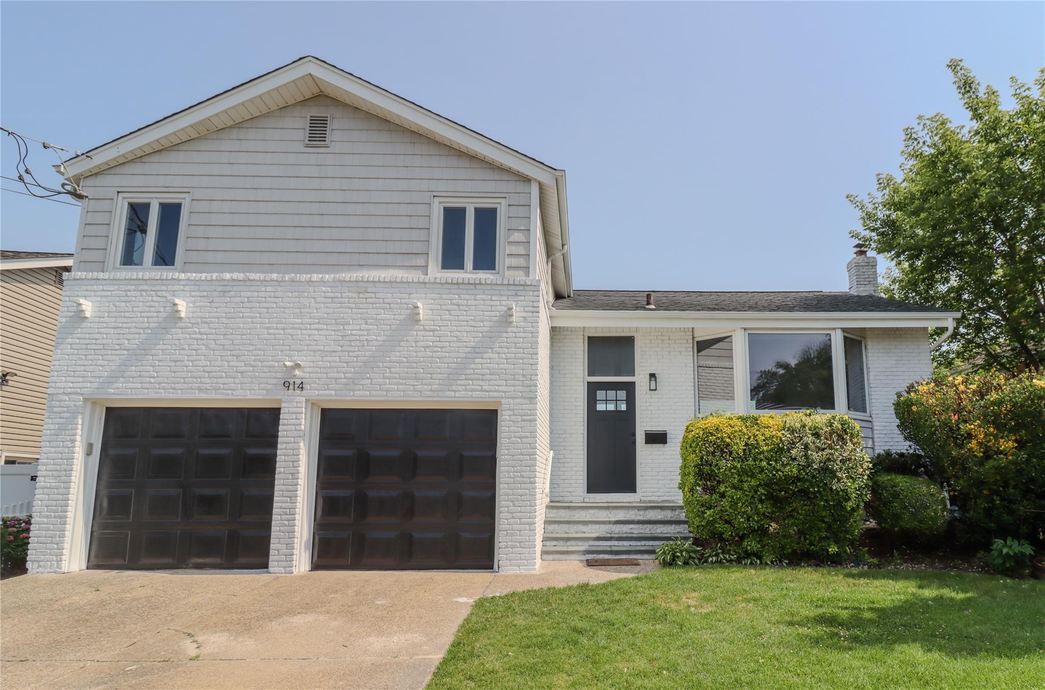 914 Northern Boulevard Property Photo 1