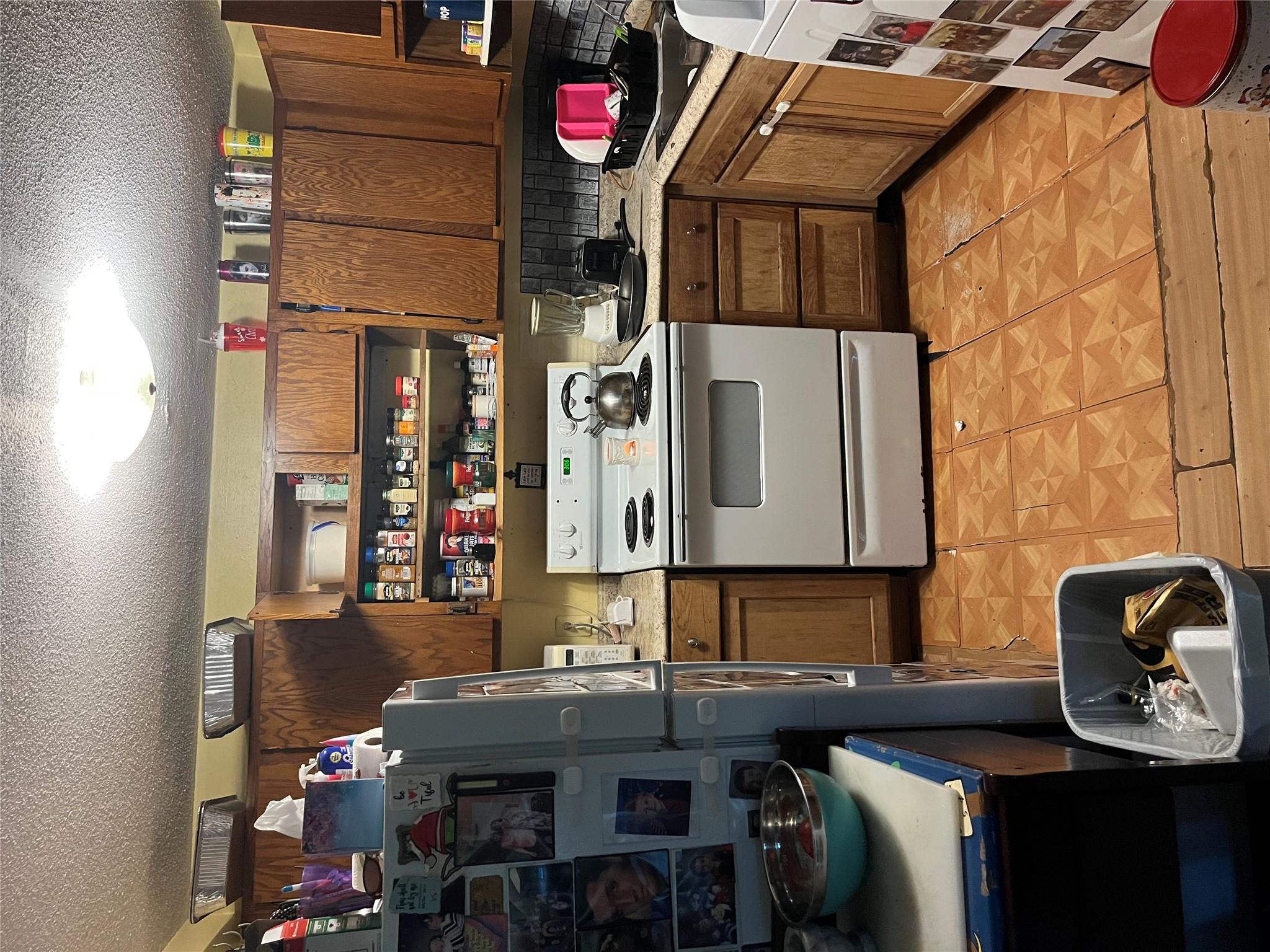 1546-1550 Shandelee Road Property Photo 5