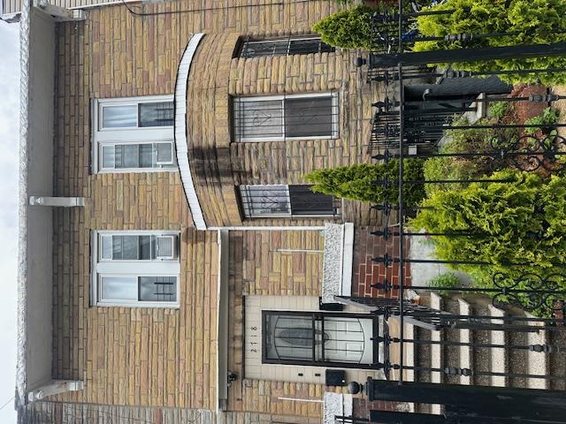 2718 Holland Avenue Property Photo 1