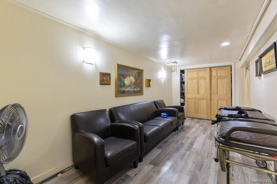 5836 Catalpa Avenue Property Photo 4