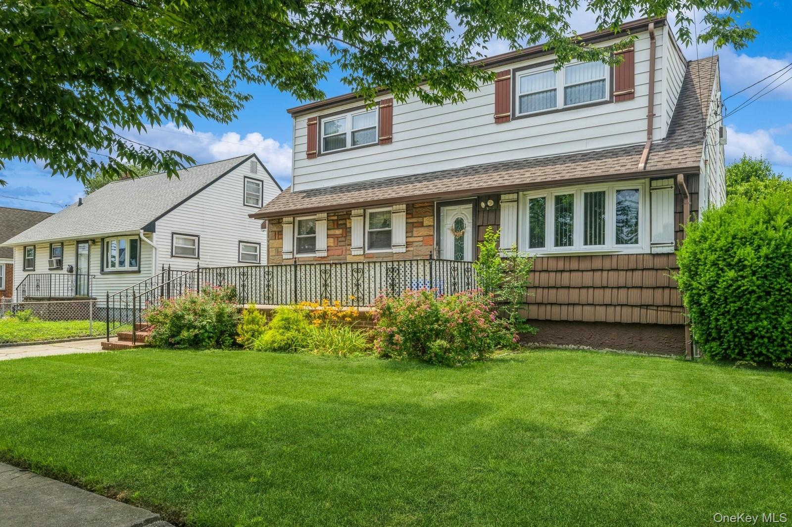 66 Gates Avenue Property Photo 2