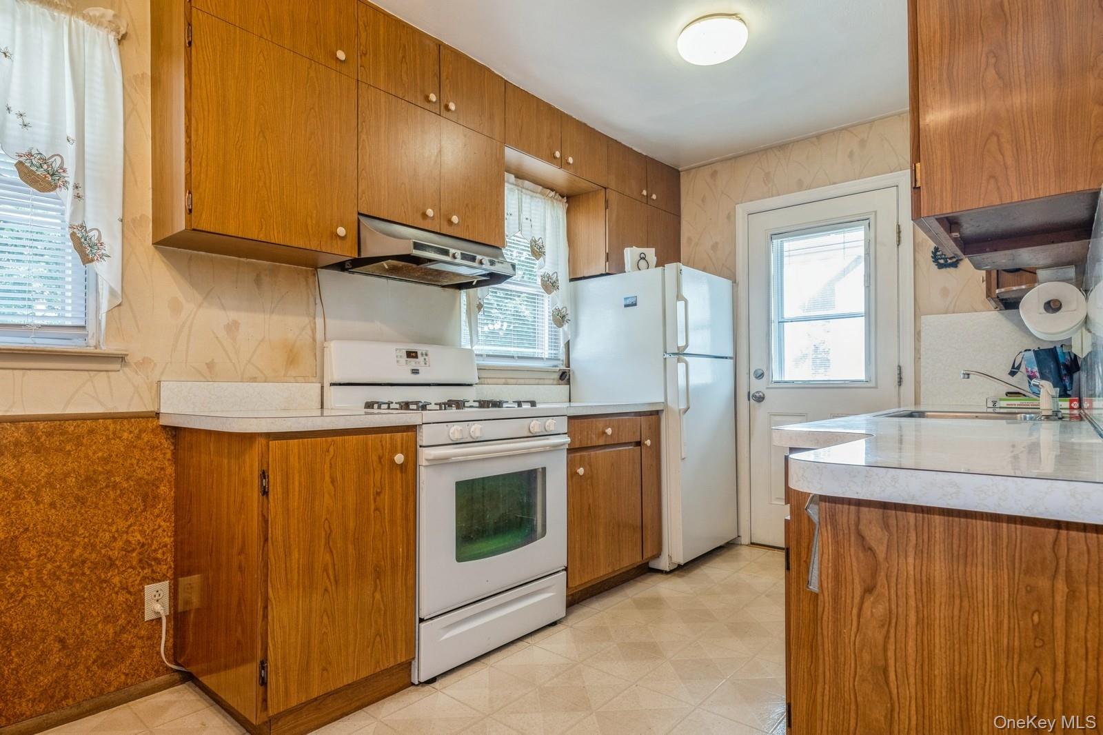 66 Gates Avenue Property Photo 12