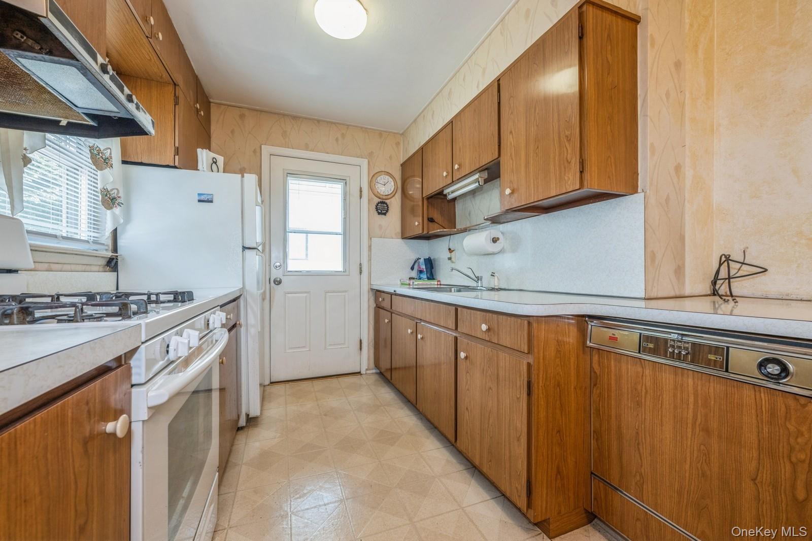 66 Gates Avenue Property Photo 13