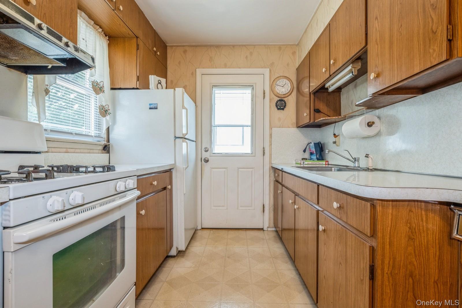 66 Gates Avenue Property Photo 14