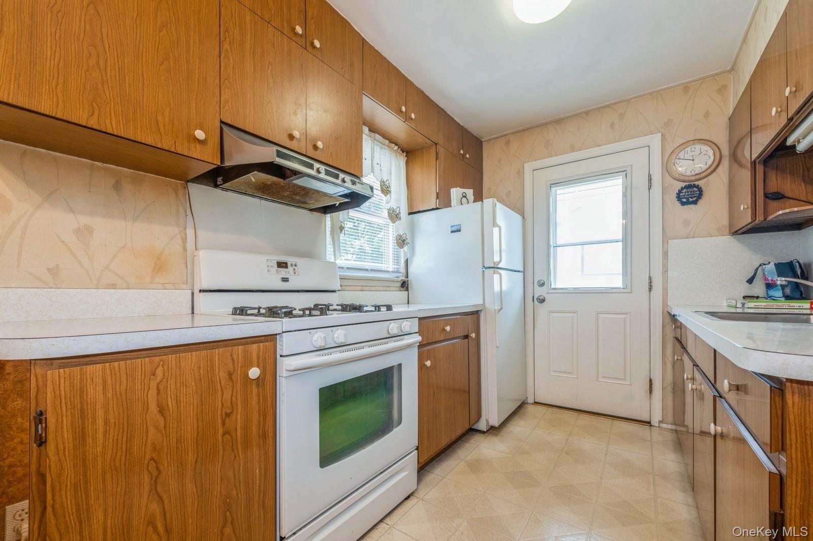 66 Gates Avenue Property Photo 15