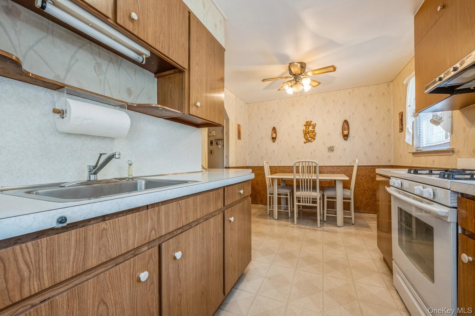 66 Gates Avenue Property Photo 16