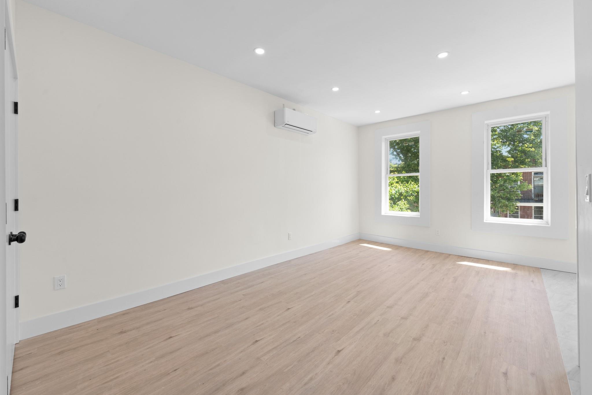 256 Herzl Street Property Photo 4