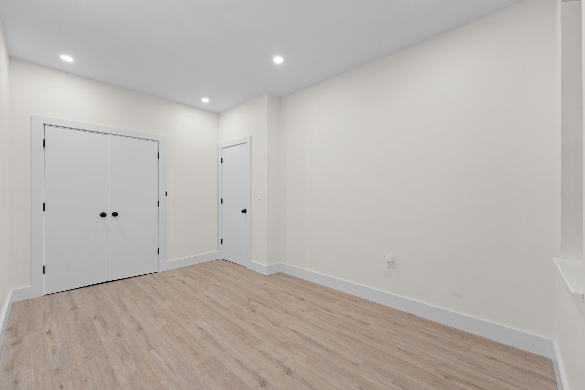 256 Herzl Street Property Photo 6