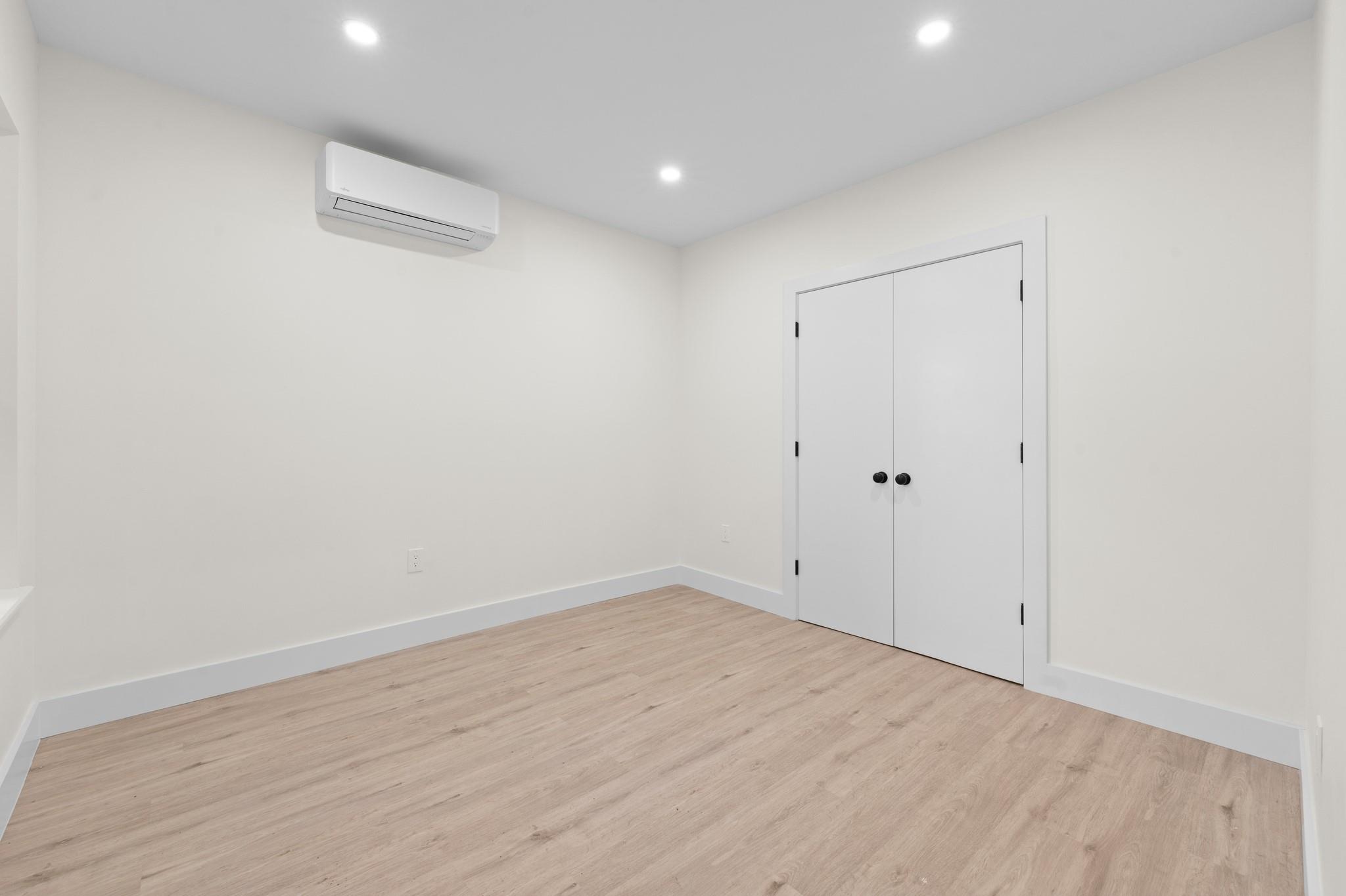 256 Herzl Street Property Photo 9