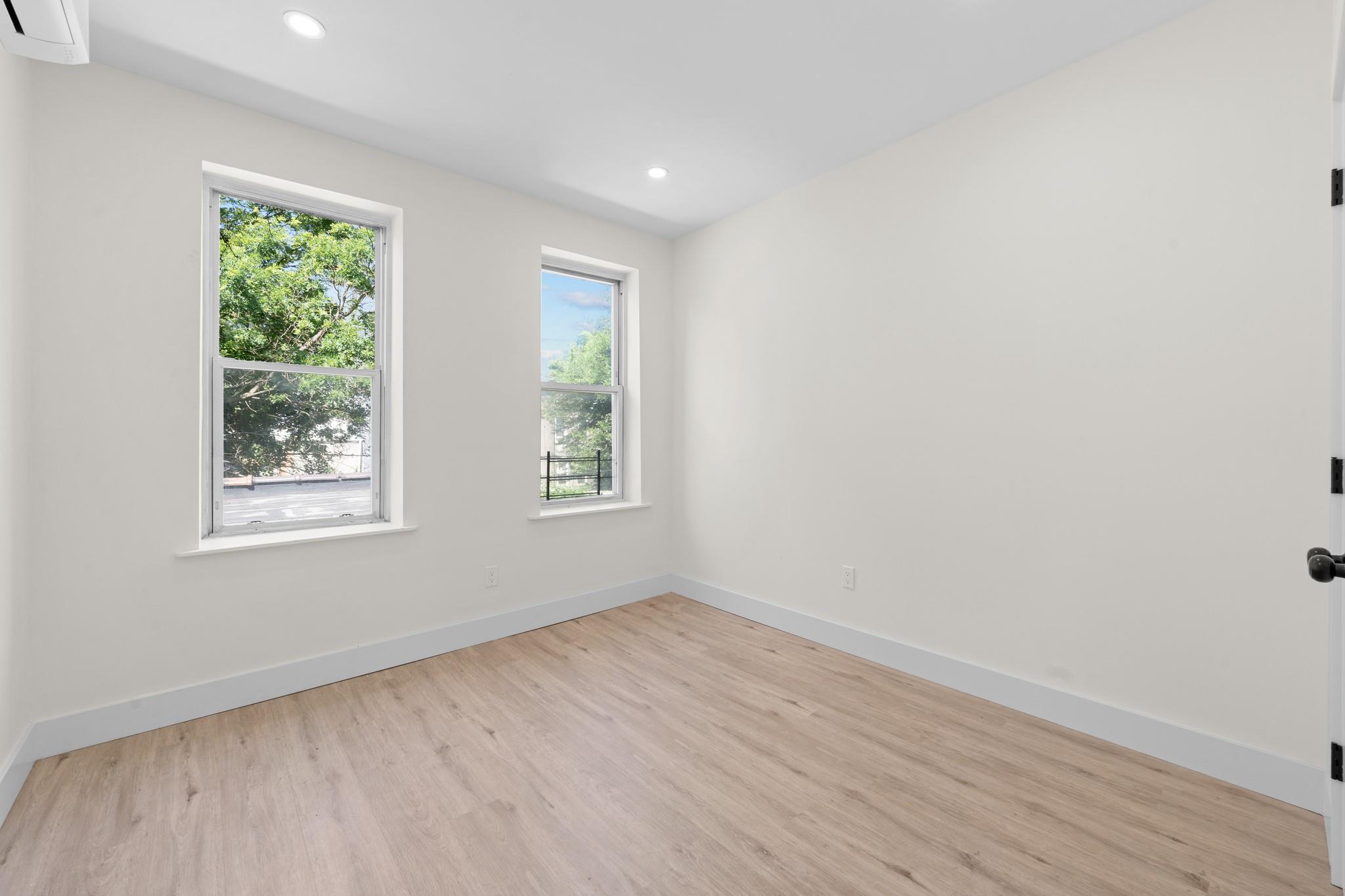 256 Herzl Street Property Photo 10