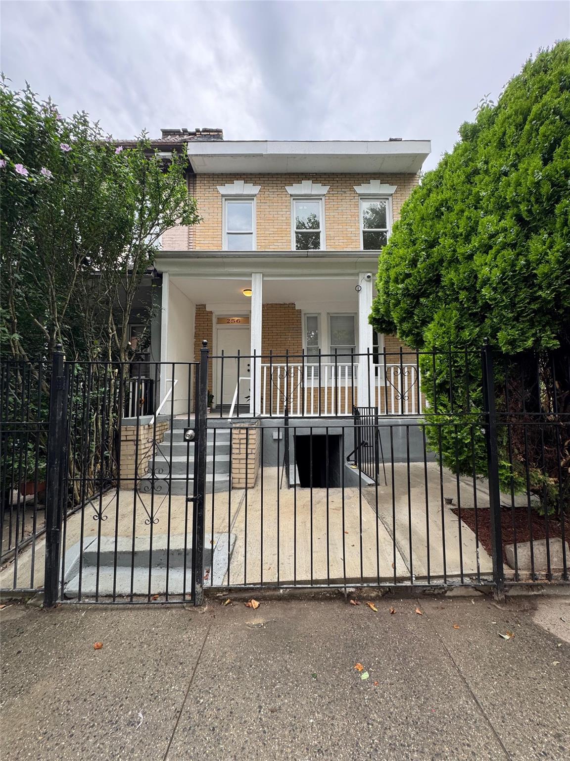 256 Herzl Street Property Photo 13