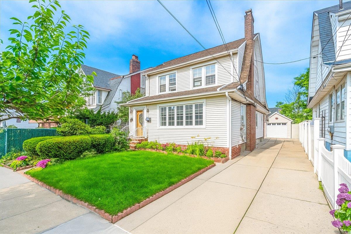 8421 169th Street Property Photo 2