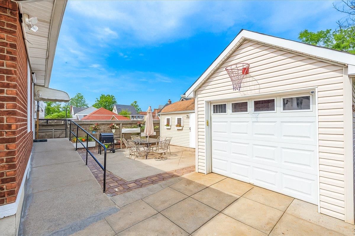 8421 169th Street Property Photo 3