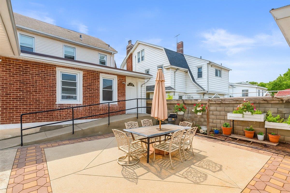 8421 169th Street Property Photo 4