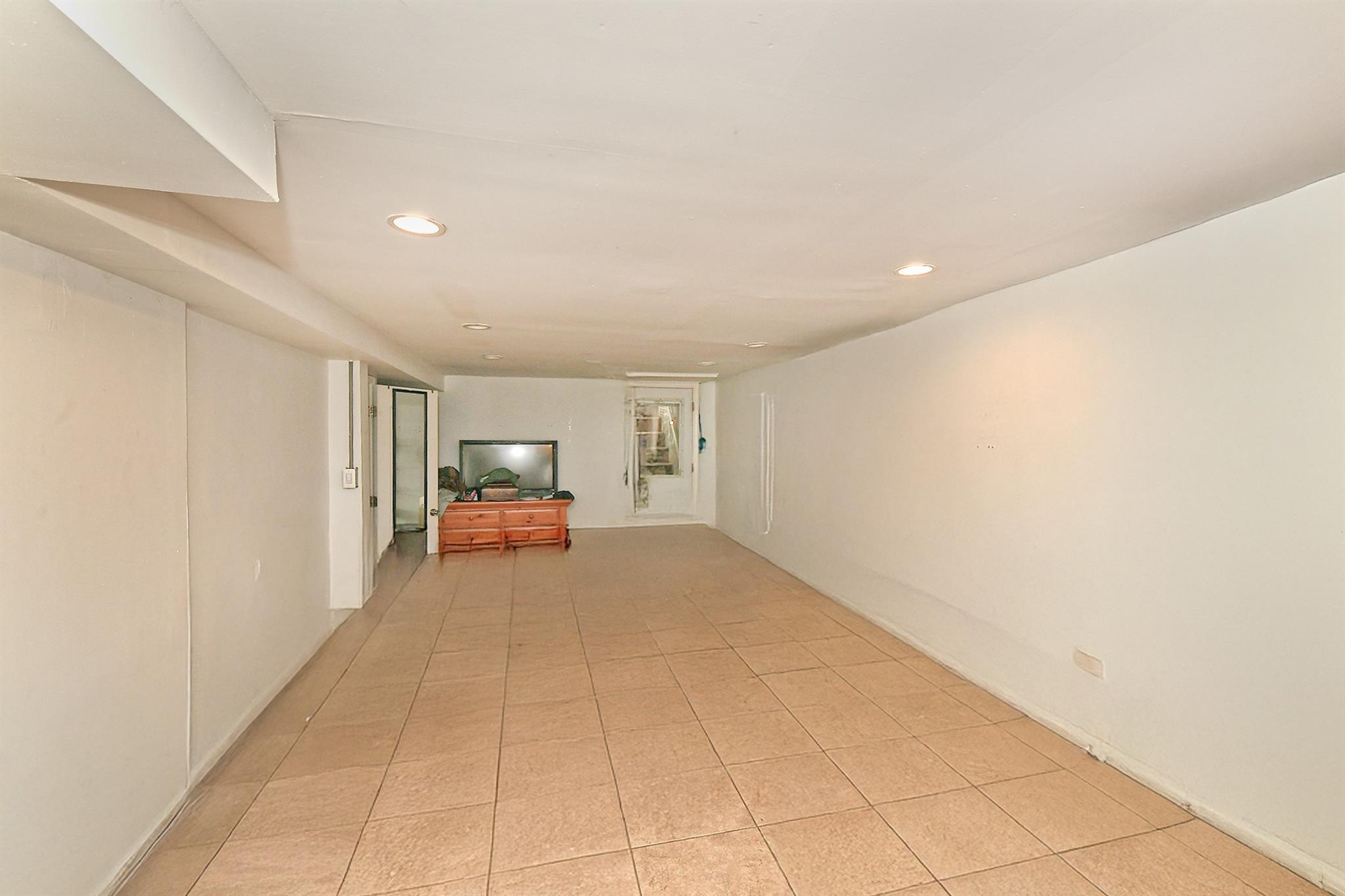 1244 Jefferson Avenue Property Photo 16