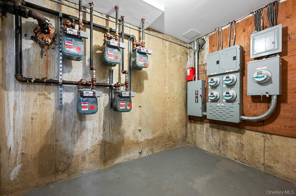 16003 Sanford Avenue Property Photo 13