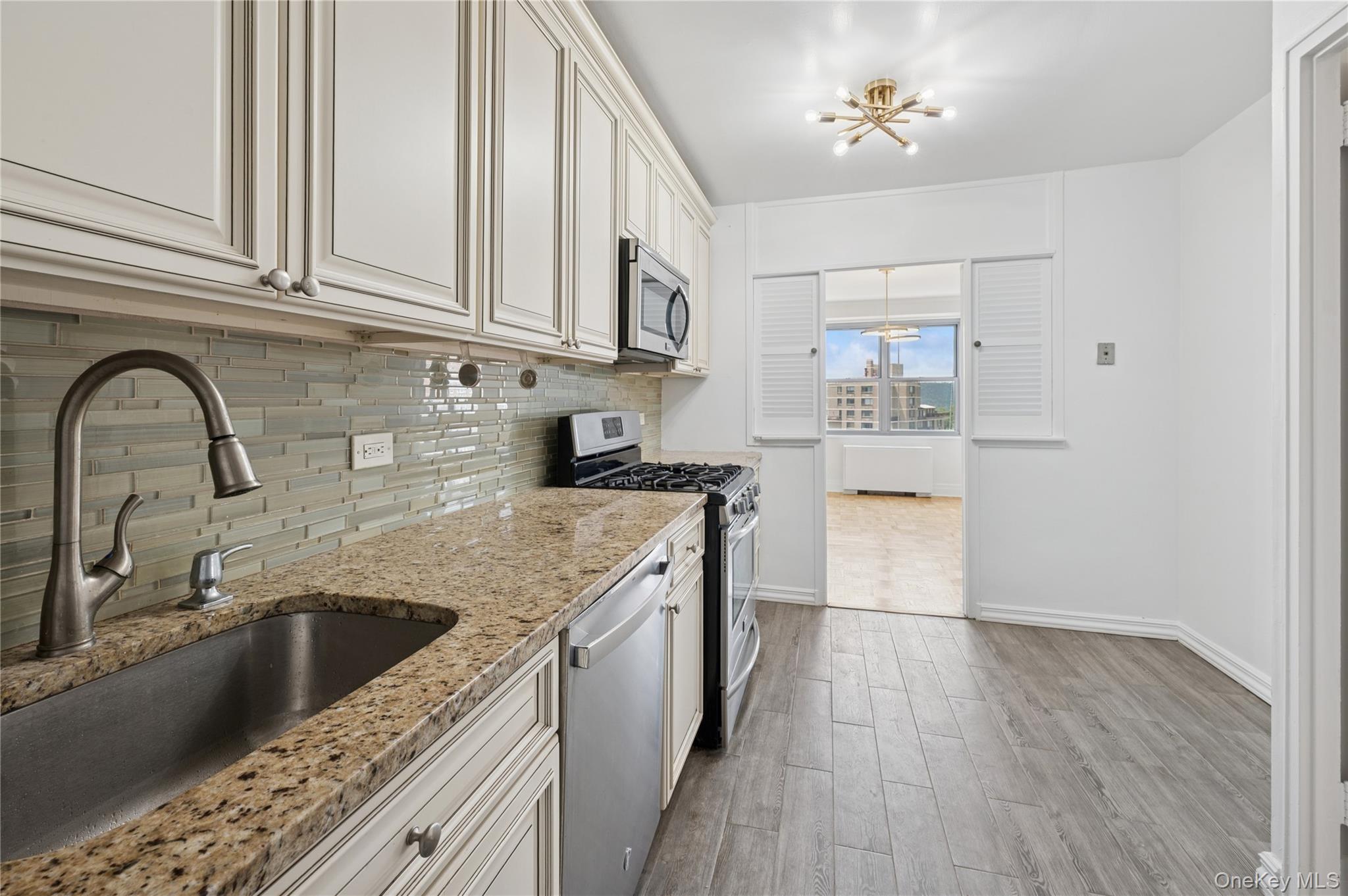 2500 Johnson Avenue 15n Property Photo 8