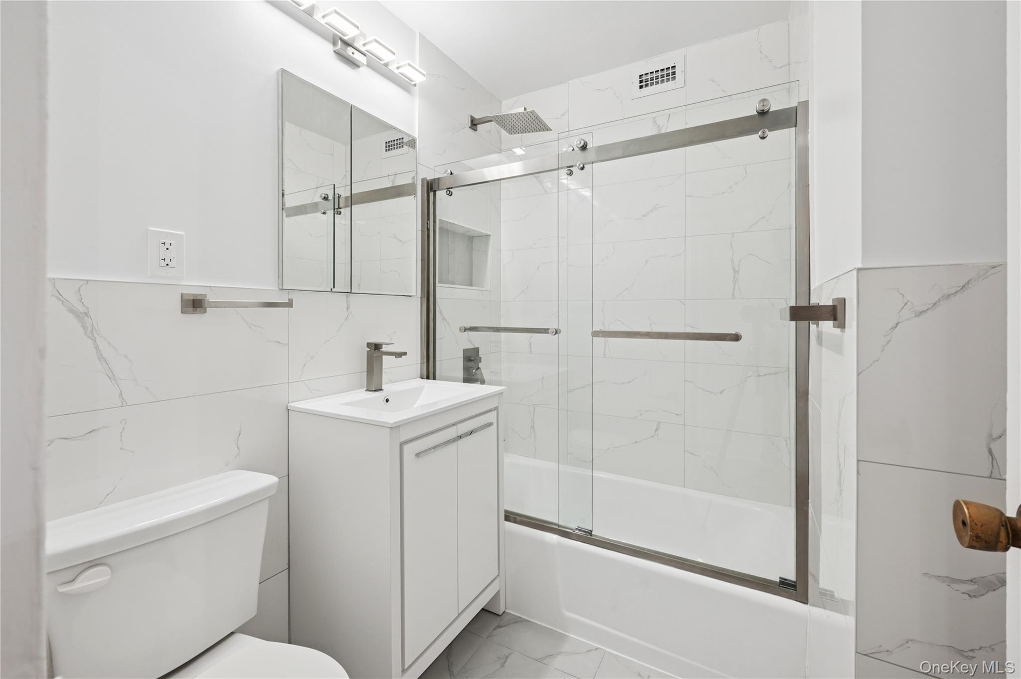 2500 Johnson Avenue 15n Property Photo 12