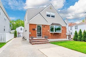 252-14 82 Road Property Photo 1