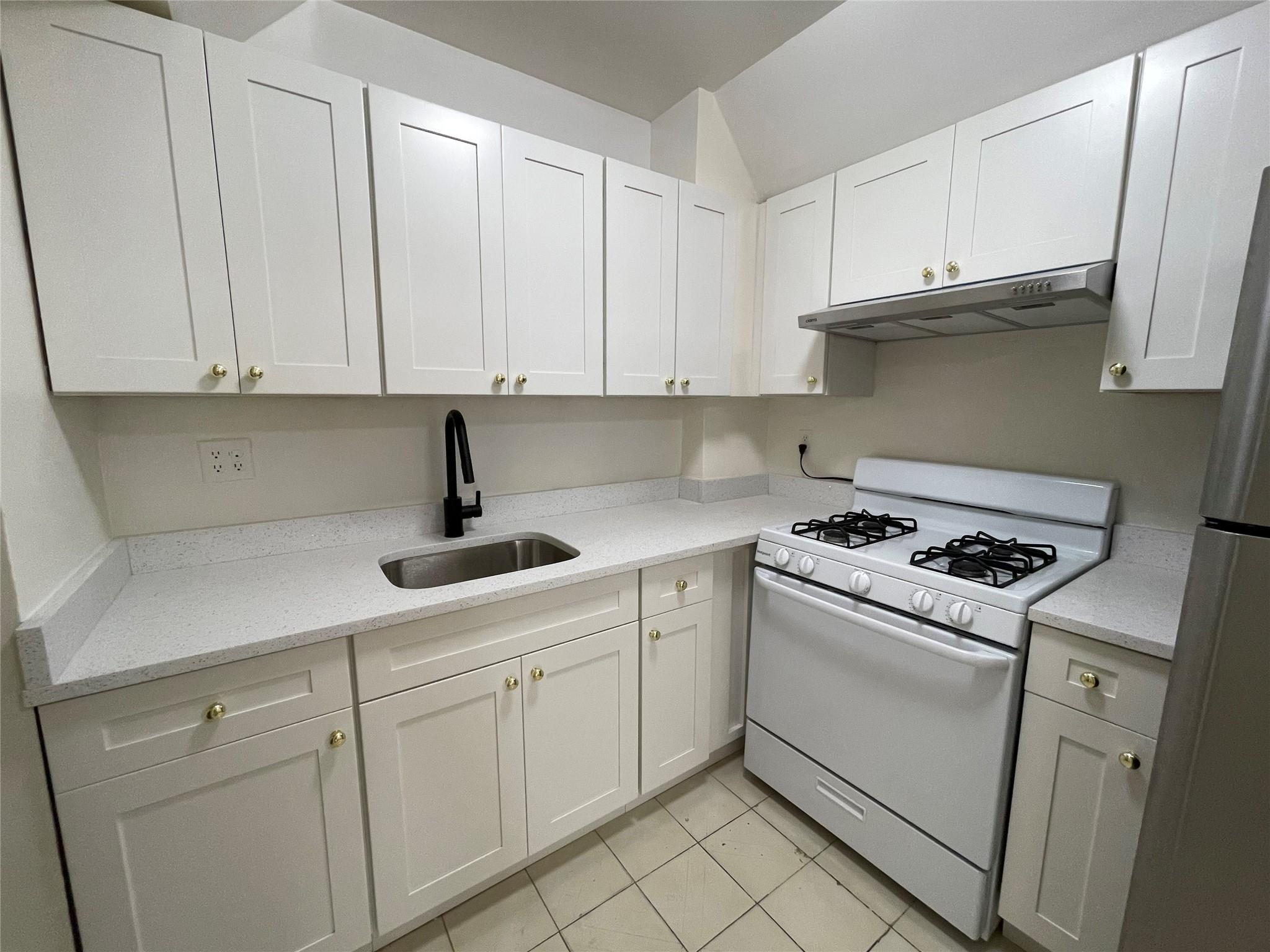 4260 Colden Street 4B Property Photo 1