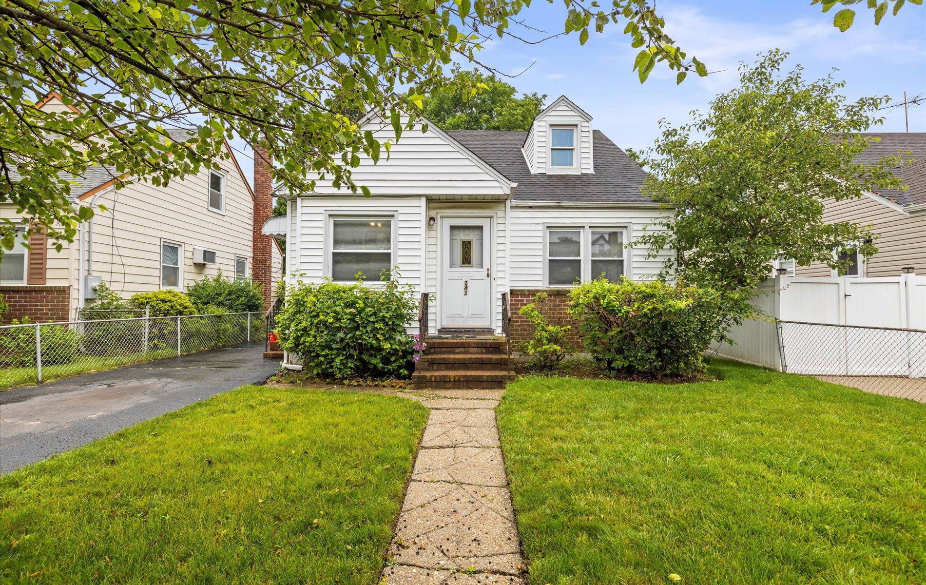 243 Ivy Street Property Photo 1