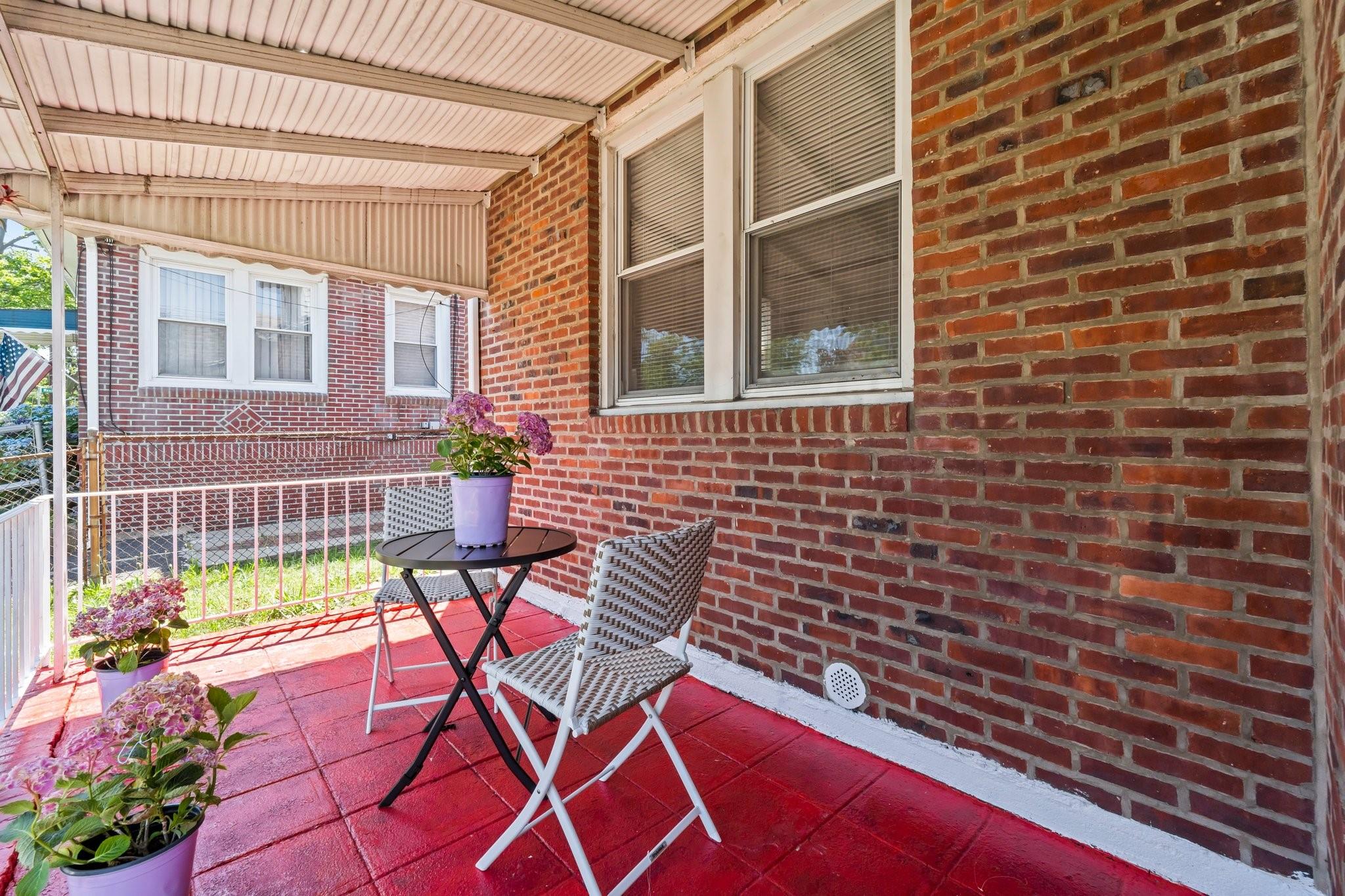 189-18 114 Drive Property Photo 3