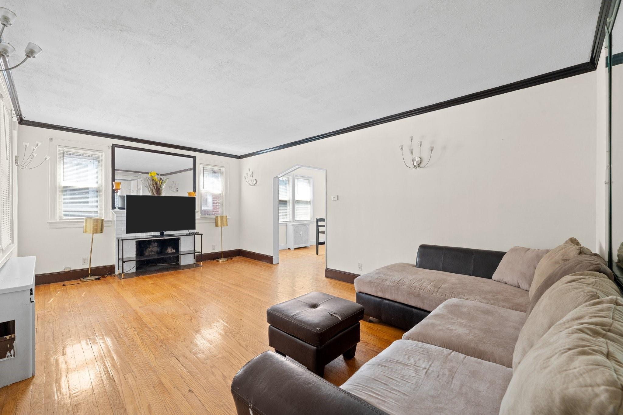 189-18 114 Drive Property Photo 4