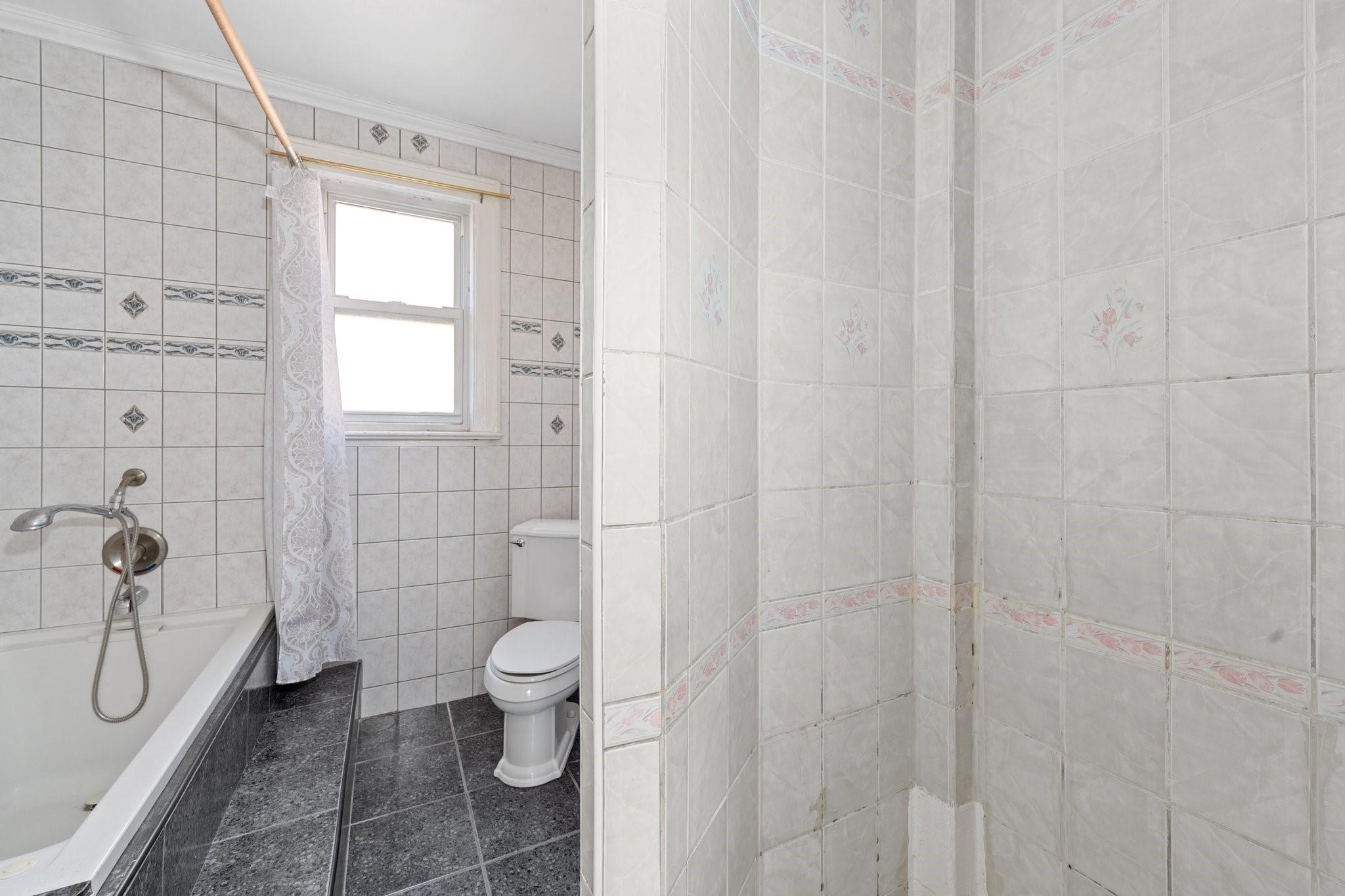 189-18 114 Drive Property Photo 9