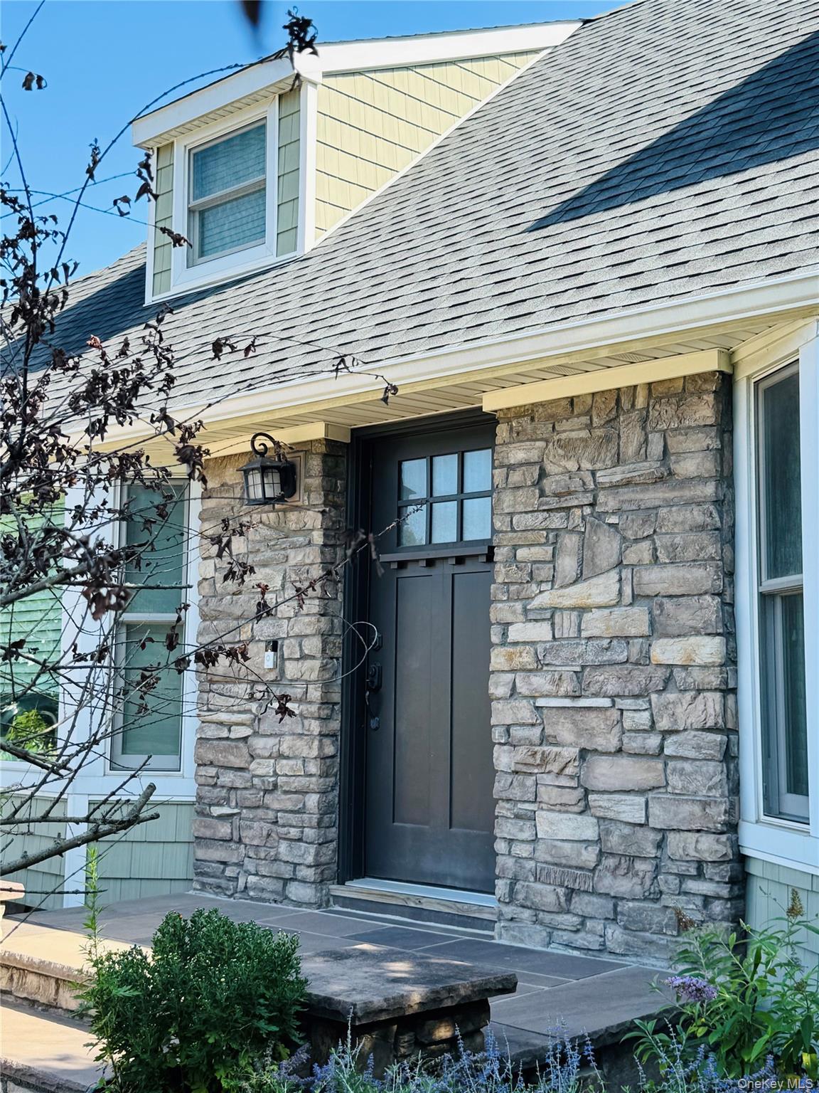 110 Roxbury Drive Property Photo 2