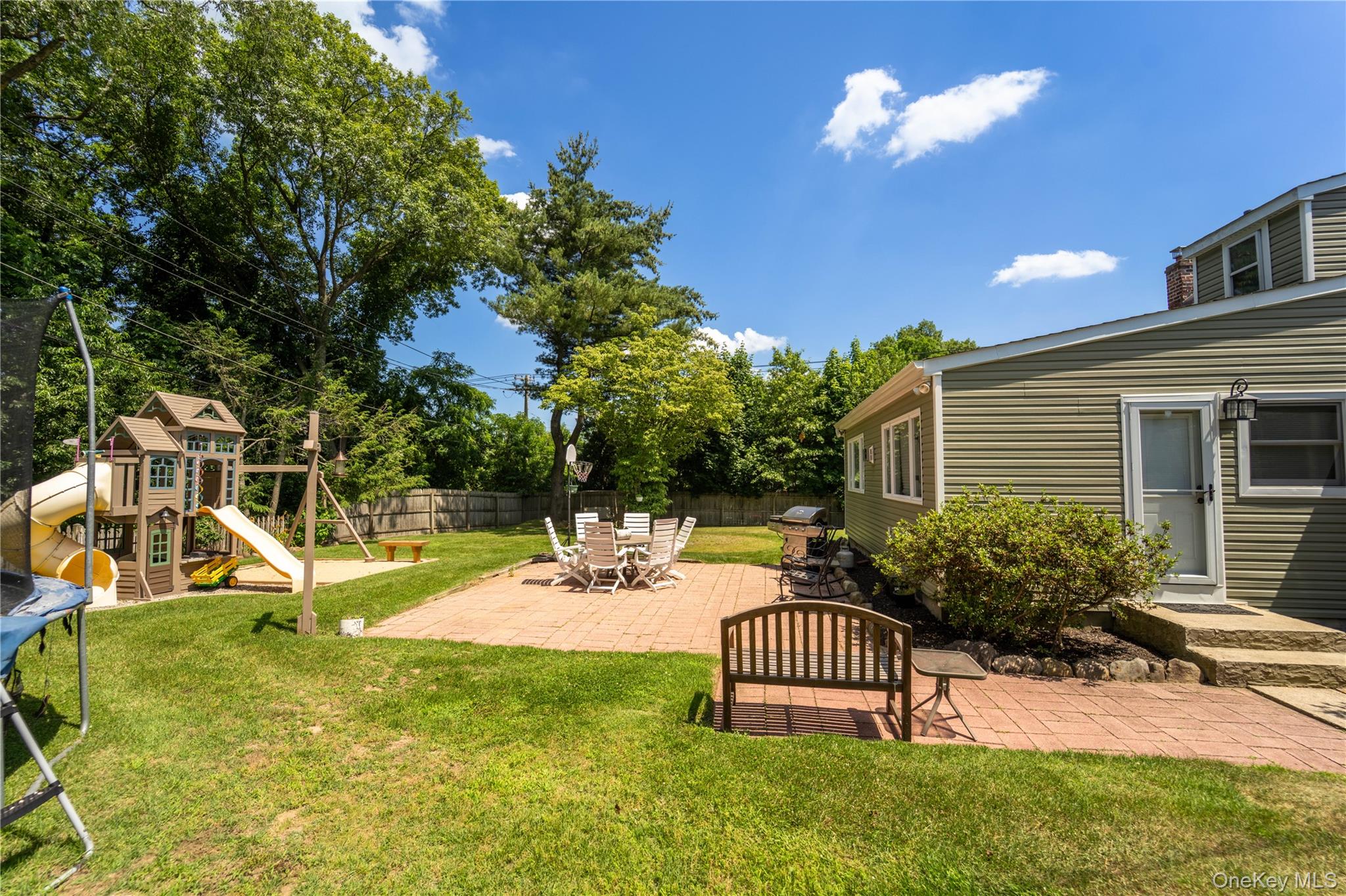 110 Roxbury Drive Property Photo 10