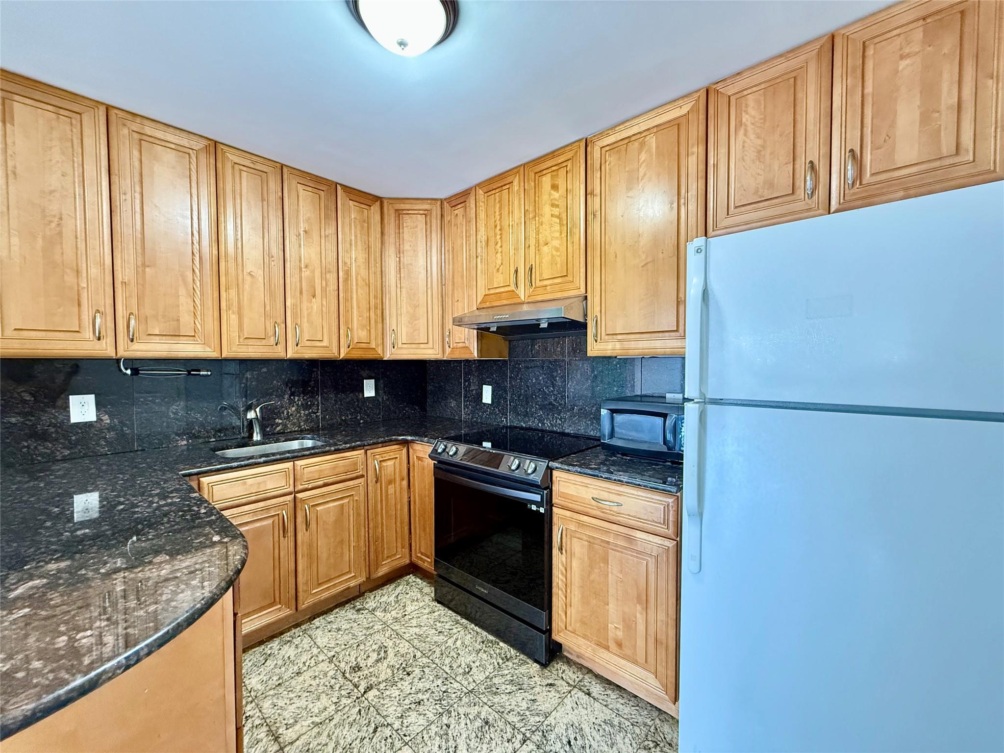 31-18 Union Street 3B Property Photo 1