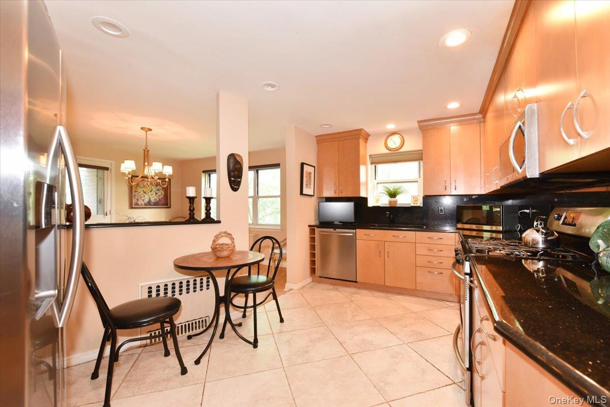 180 S Middle Neck Road 1-q Property Photo 6