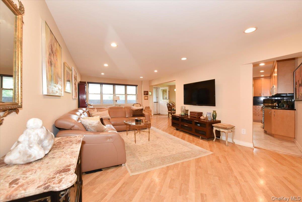 180 S Middle Neck Road 1-q Property Photo 10