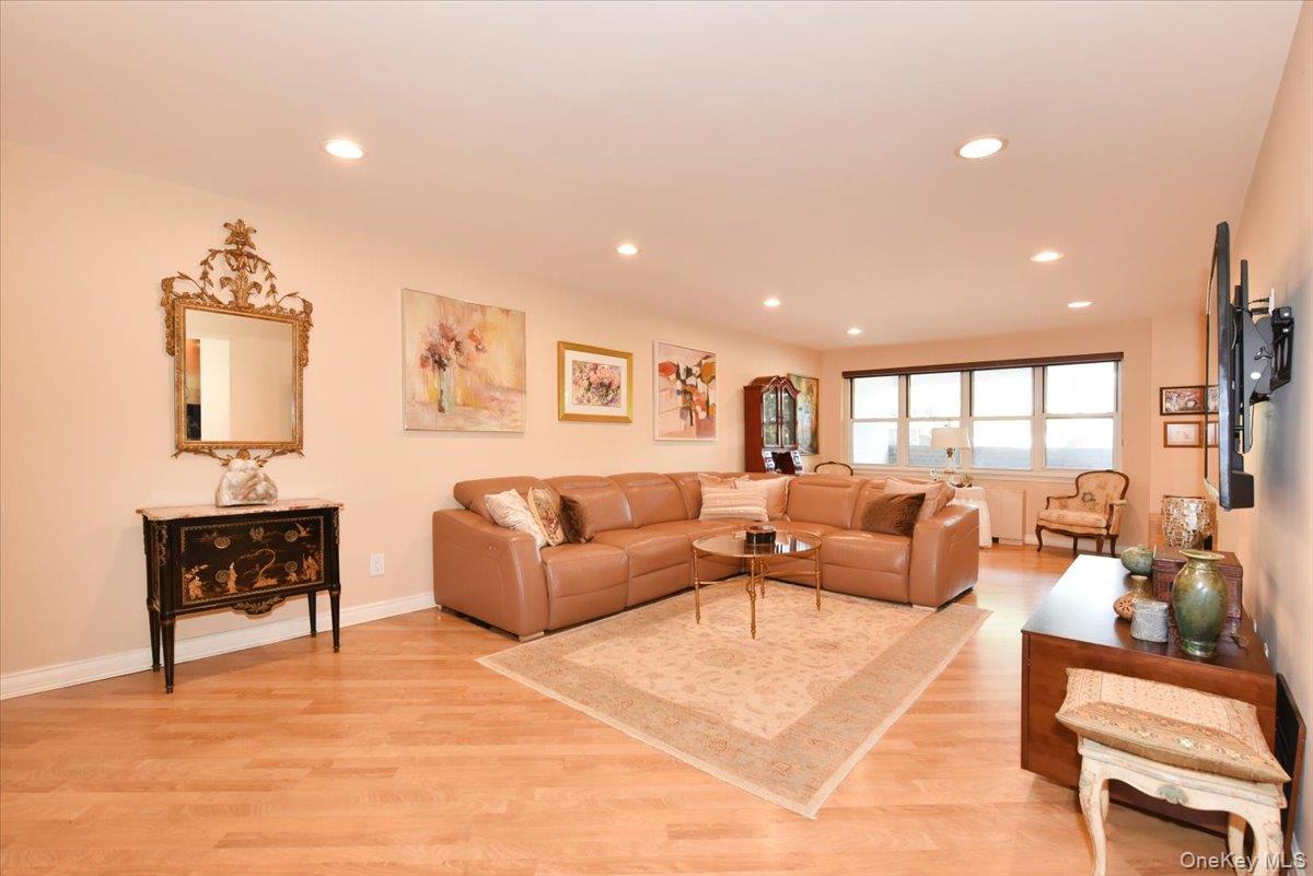 180 S Middle Neck Road 1-q Property Photo 11