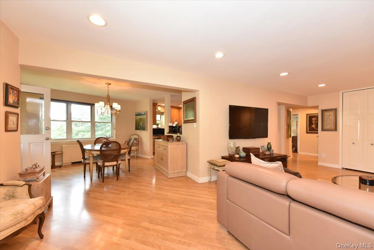 180 S Middle Neck Road 1-q Property Photo 13