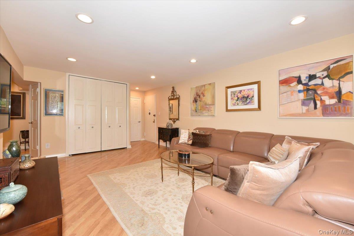 180 S Middle Neck Road 1-q Property Photo 15