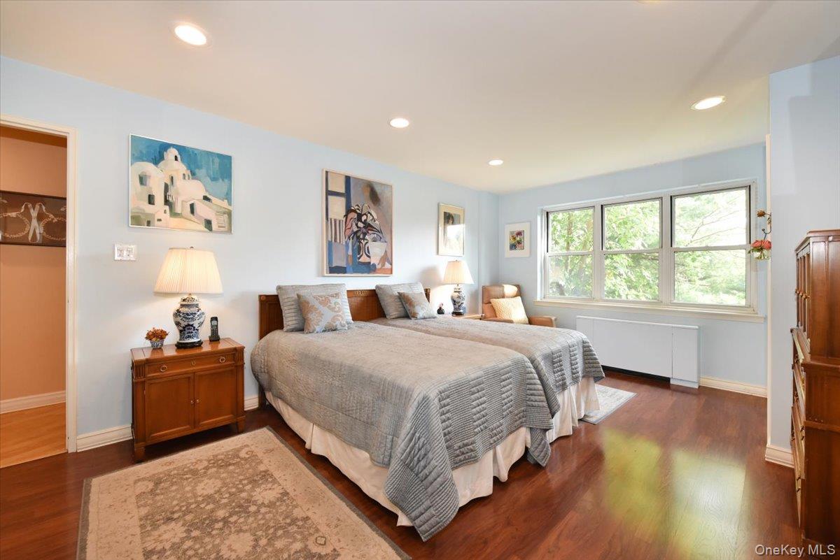 180 S Middle Neck Road 1-q Property Photo 18