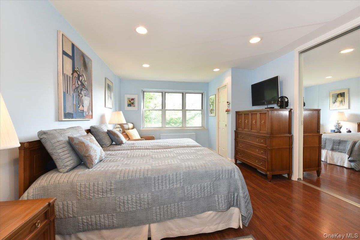 180 S Middle Neck Road 1-q Property Photo 19