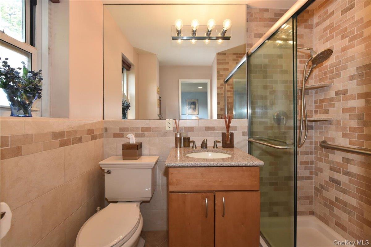 180 S Middle Neck Road 1-q Property Photo 22