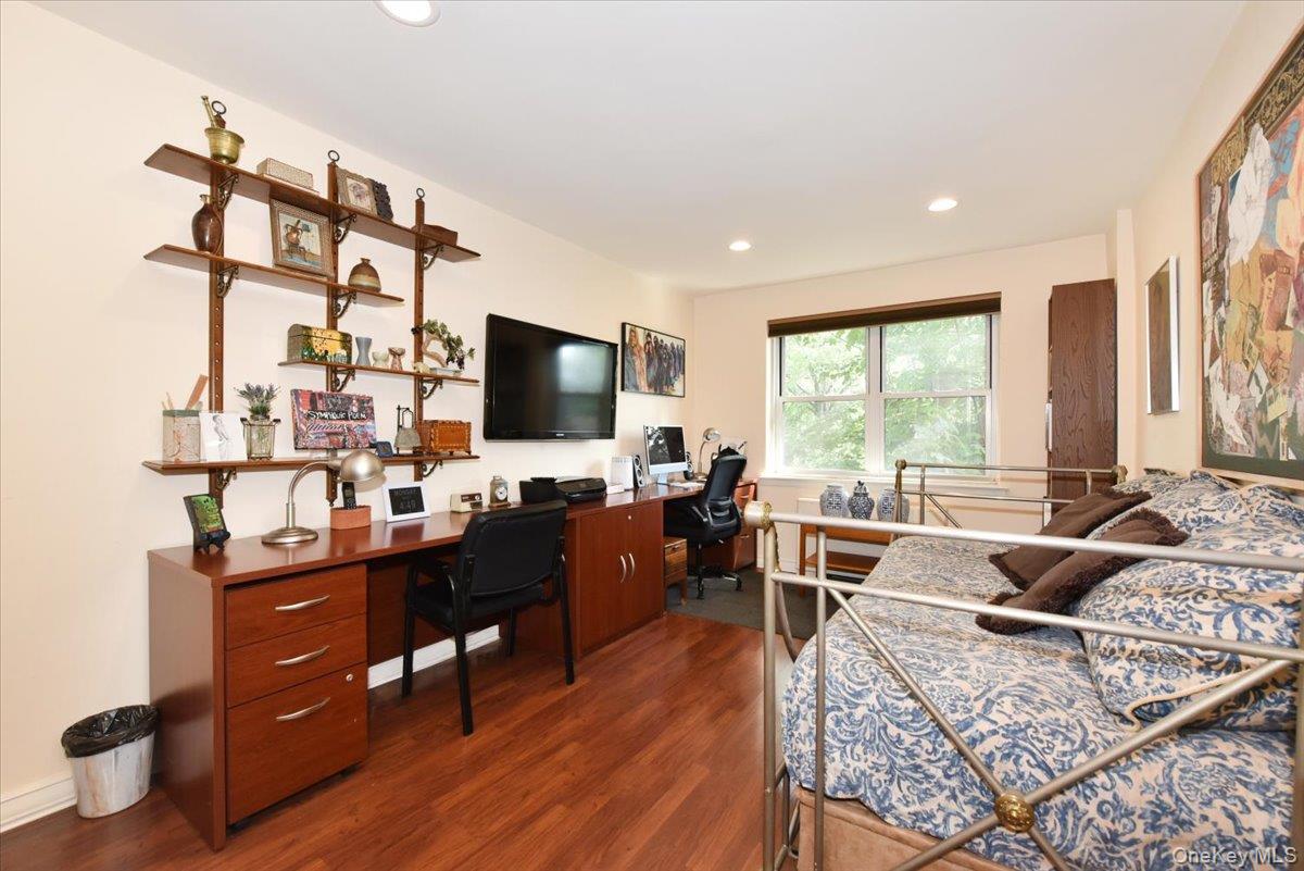 180 S Middle Neck Road 1-q Property Photo 23