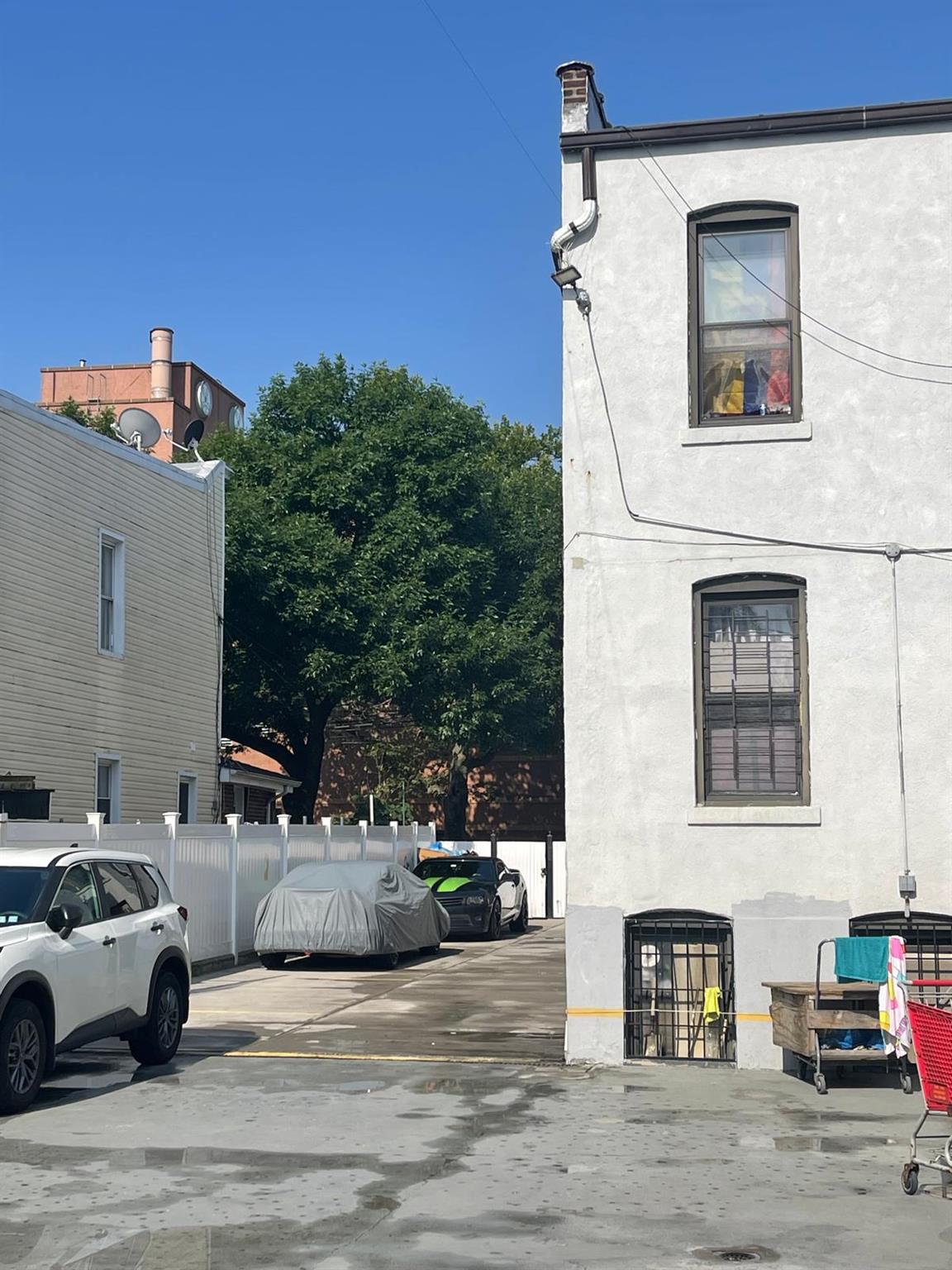 3331 100th Street Property Photo 3