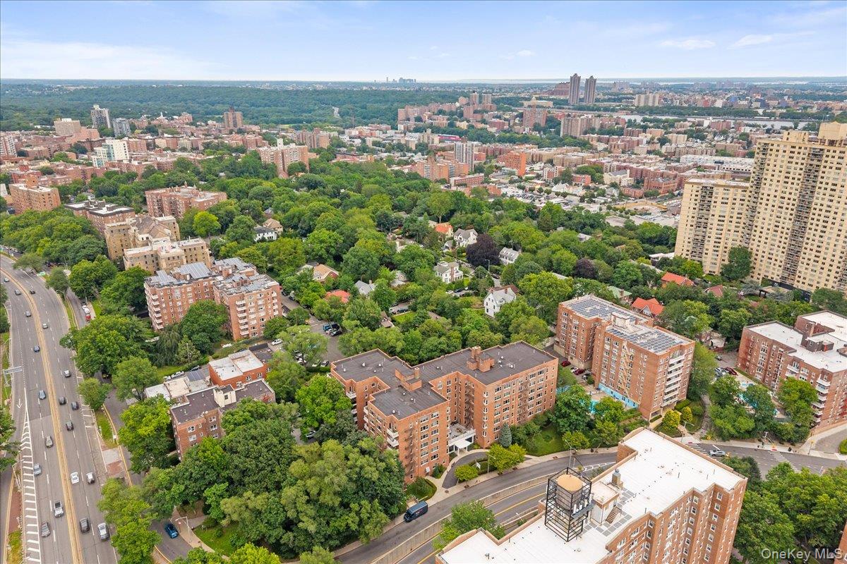 629 Kappock Street 2a Property Photo 8